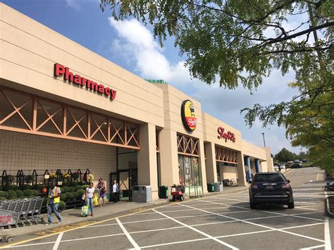 Shoprite west orange - Mar 24, 2019 · By Zachary March 24, 2019. Yesterday, we saw Aron's West Orange Market, a Kosher supermarket. We're going to revisit another West Orange supermarket today, the 68,000-square-foot ShopRite of Essex Green. Originally coming to the blog in July 2018 (check out that link for before pictures), the Essex Green store has long been a favorite of mine. 